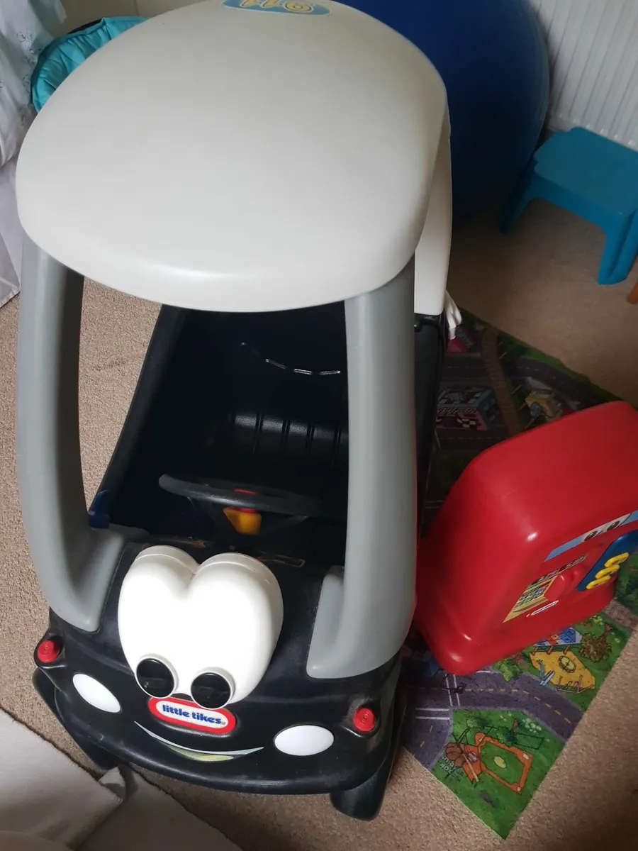 Cosy coupe ride in car and petrol pump Little Tike - Image 4