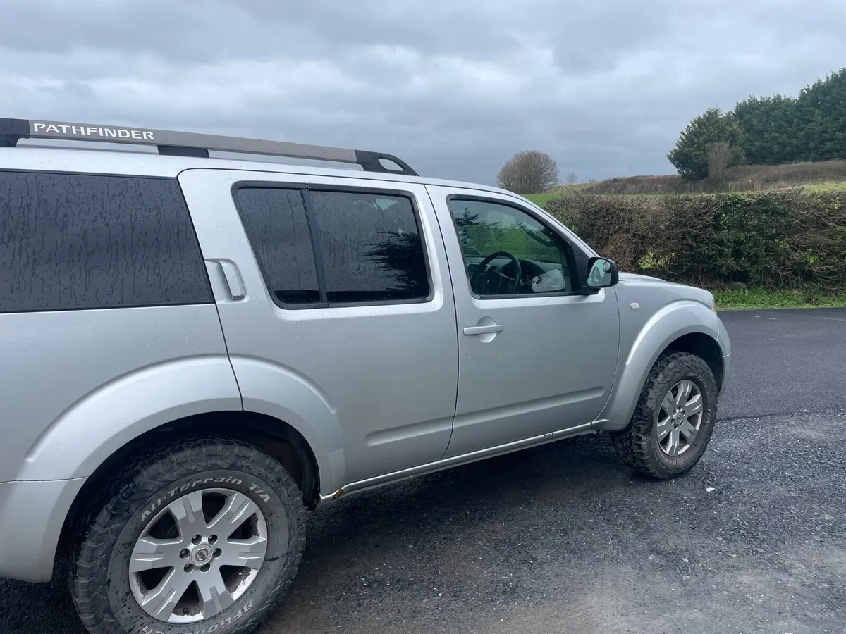 Nissan Pathfinder 4x4 - Image 3