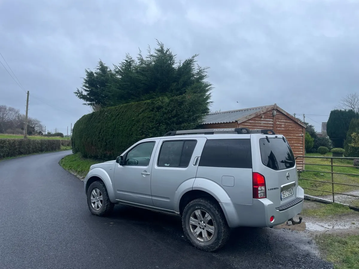 Nissan Pathfinder 4x4 - Image 4
