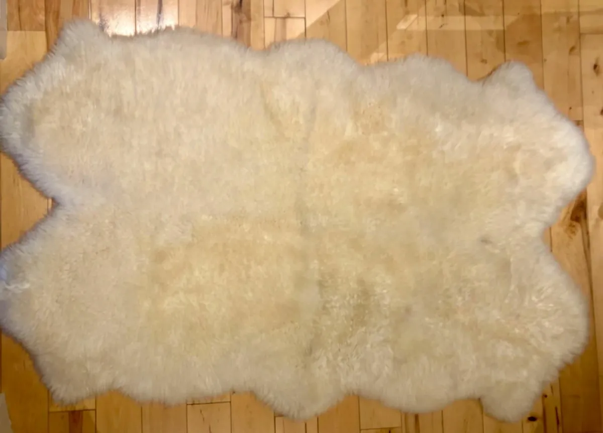 Large Sheepskin rug 100% Natural - Image 1