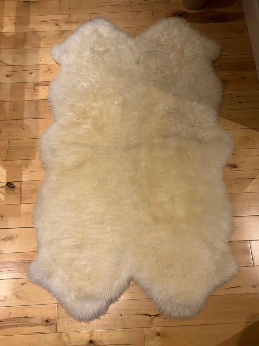 Large Sheepskin rug 100% Natural - Image 3