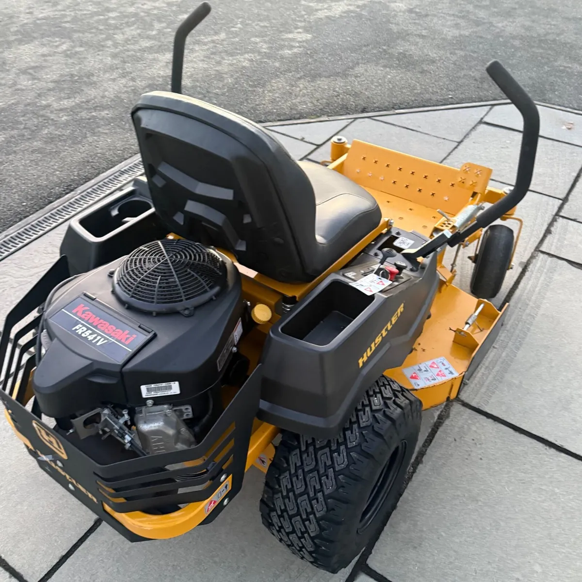 Hustler Raptor XD 42 Lawnmower - Zero Turn - Image 4