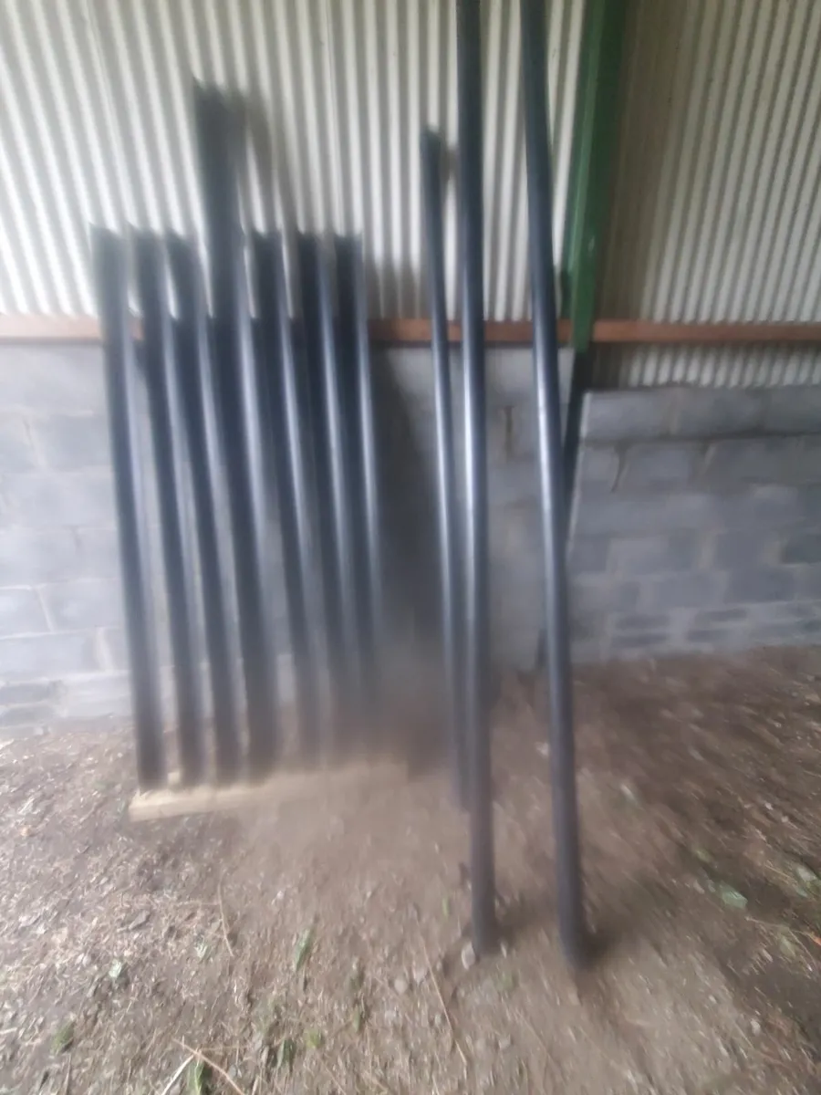 Gutters/Steel Brackets - Image 1