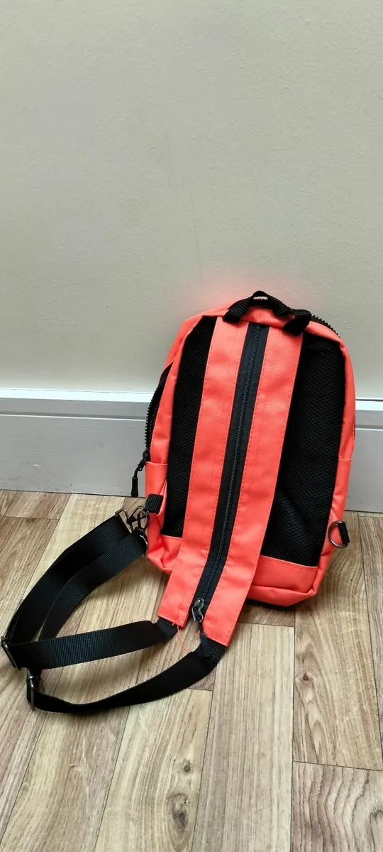 Small Nike crossbody bag / backpack - Image 2