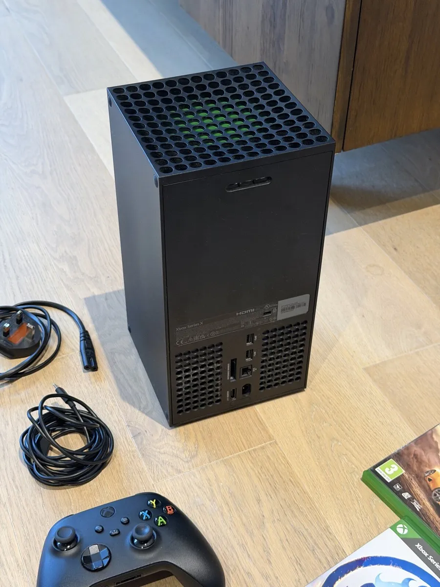 Xbox Series X 1 TB + Accessories / Games - Image 4