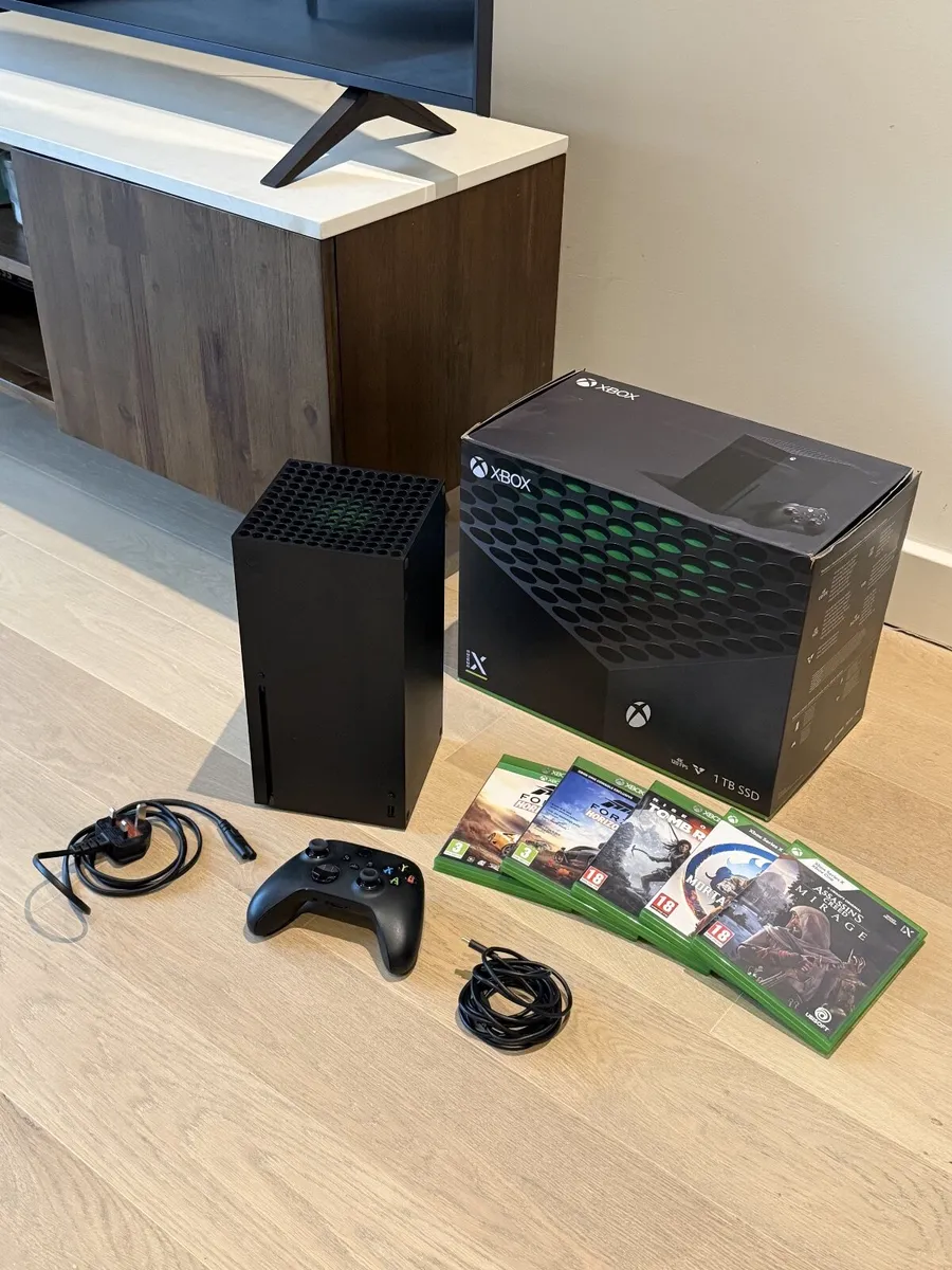 Xbox Series X 1 TB + Accessories / Games - Image 1