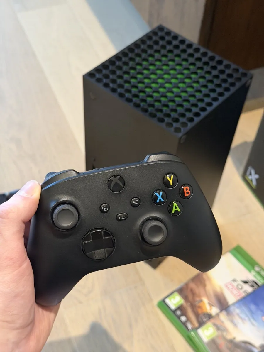 Xbox Series X 1 TB + Accessories / Games - Image 2