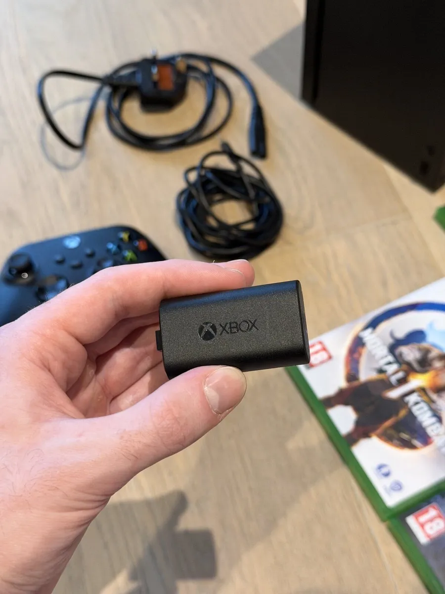 Xbox Series X 1 TB + Accessories / Games - Image 3
