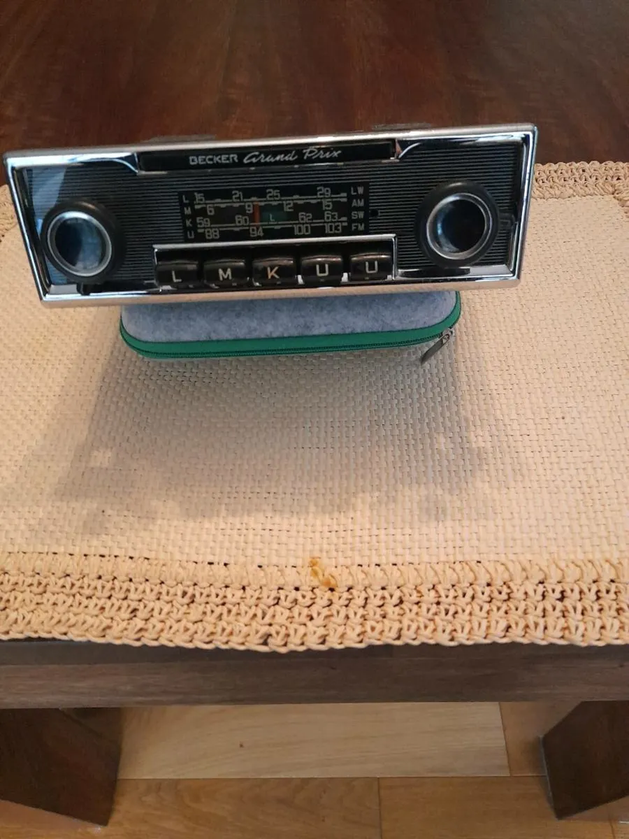 Classic car radio - Image 1