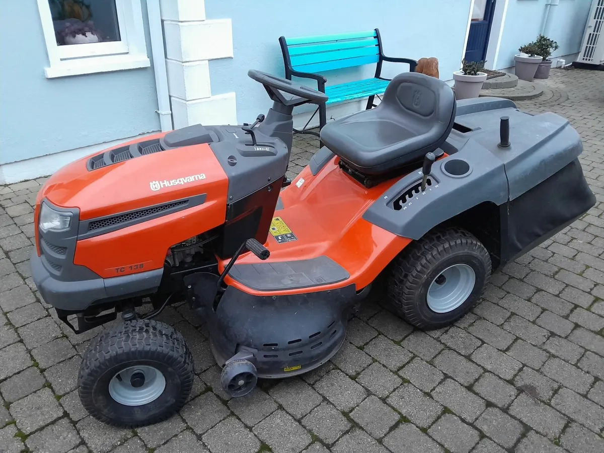 Husqvarna TC138 Ride on Lawnmower - Image 2