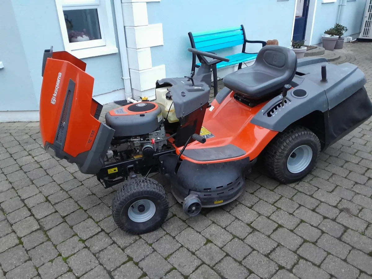 Husqvarna TC138 Ride on Lawnmower - Image 4