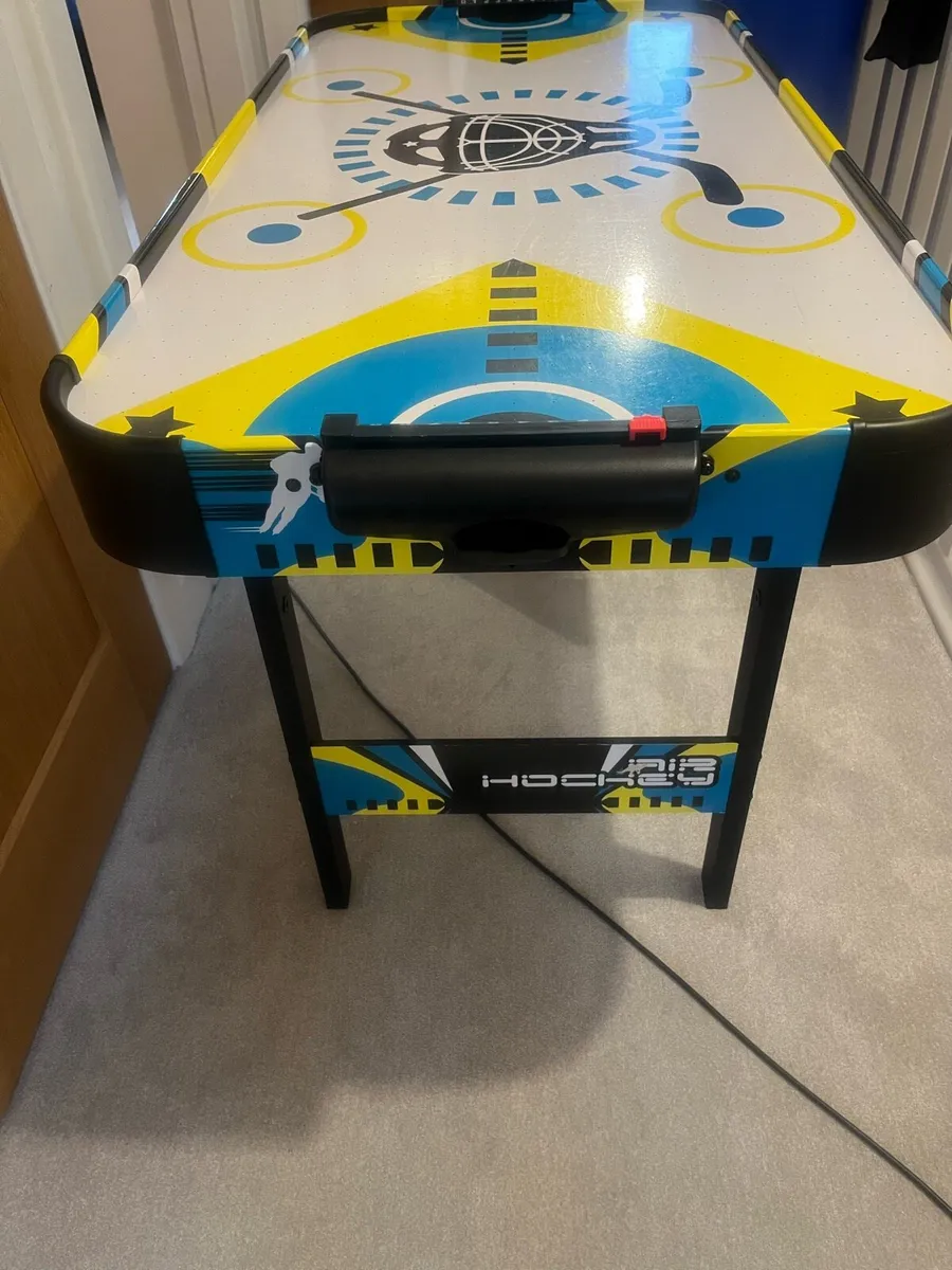 Air hockey table - Image 1