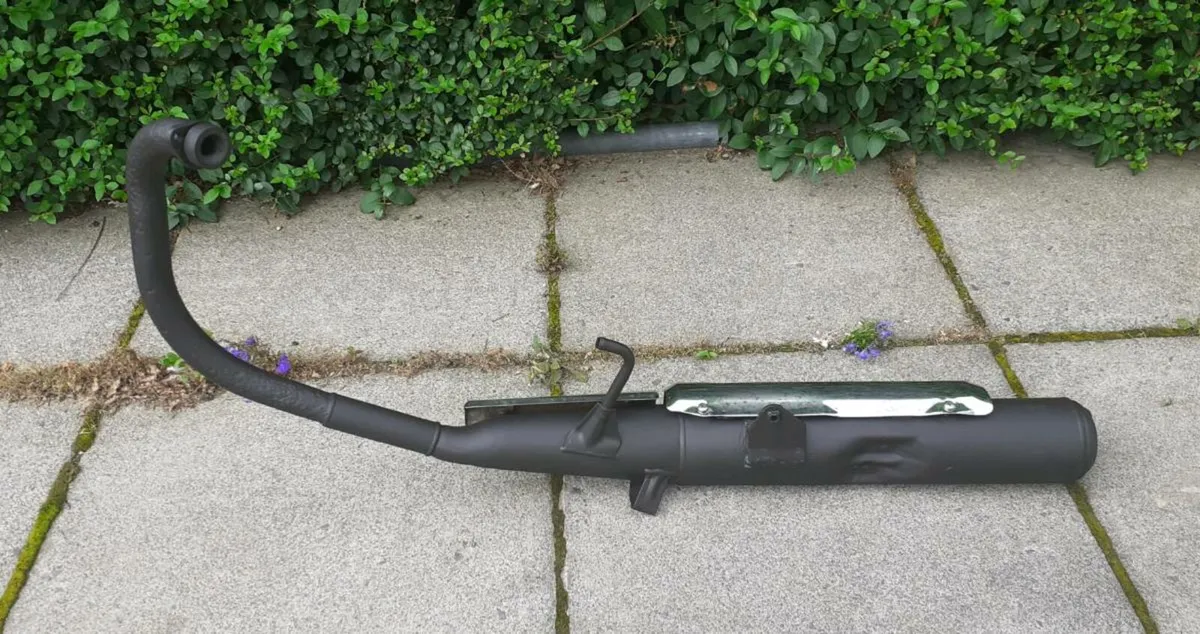 Yamaha YBR 125 Genuine OEM Exhaust YBR125 - Image 3