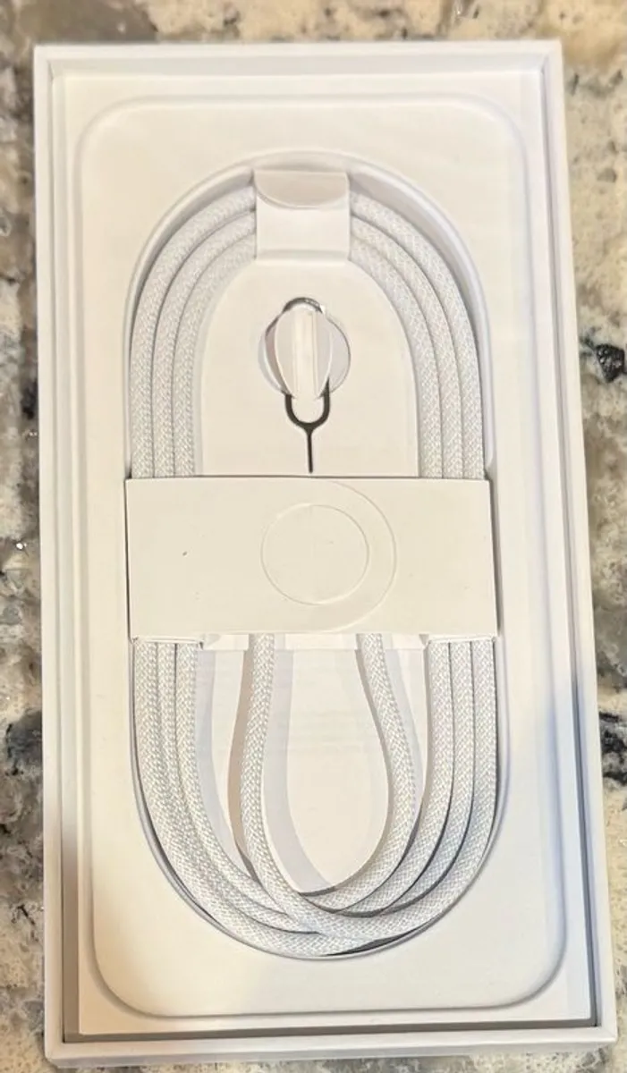 iphone 16e - Image 3