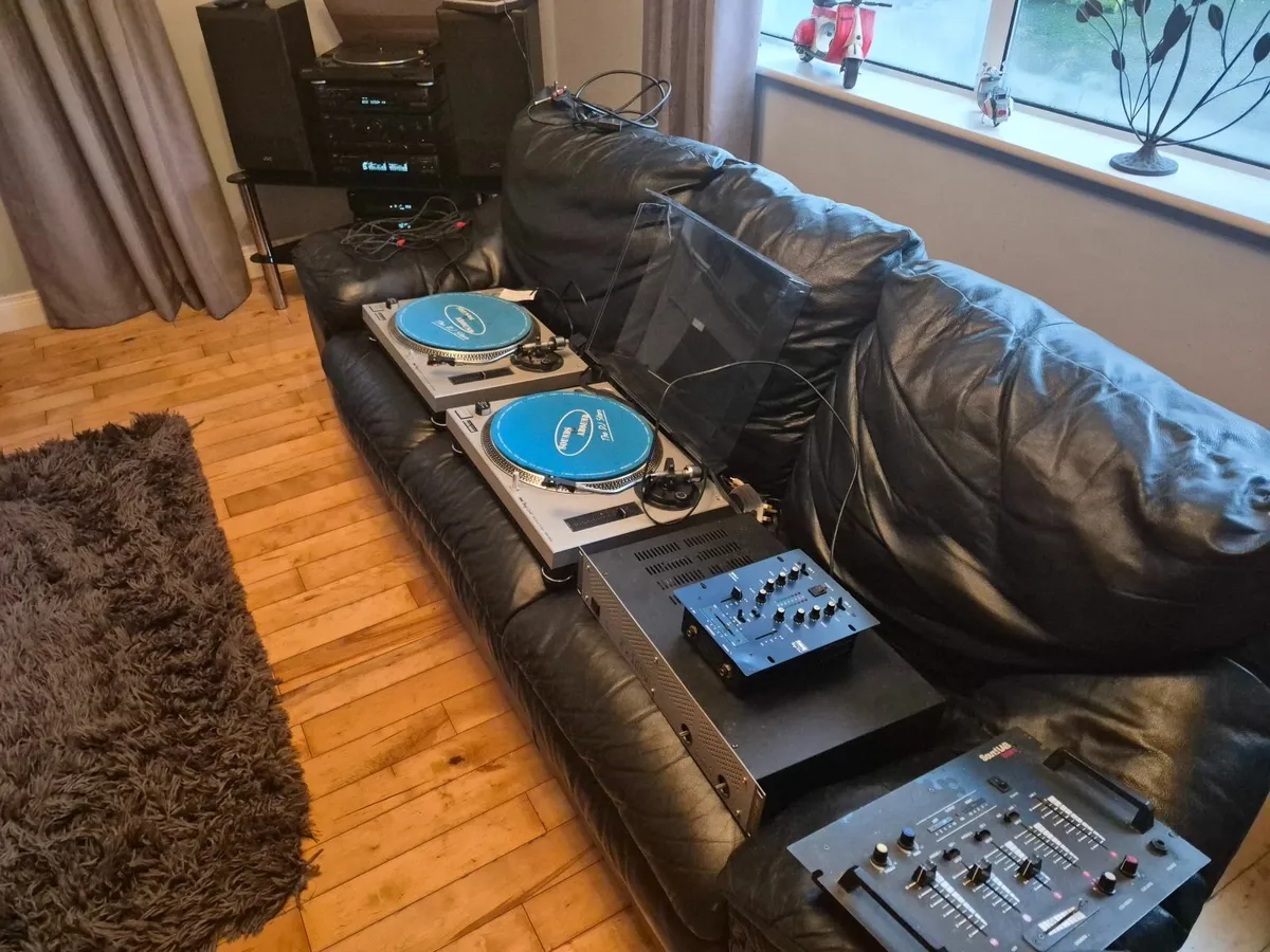 Dj  equipment - Image 1