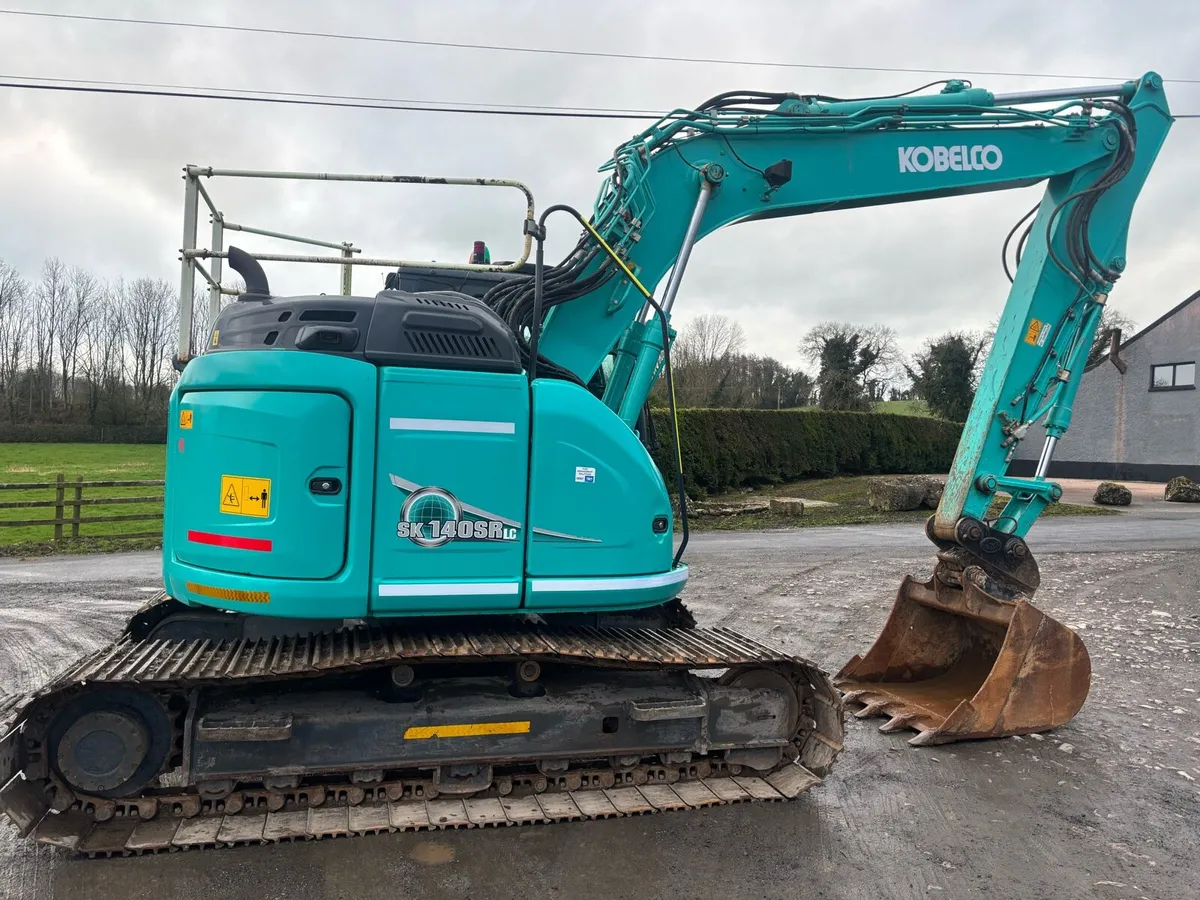 Kobelco digger not hitachi case Doosan - Image 1