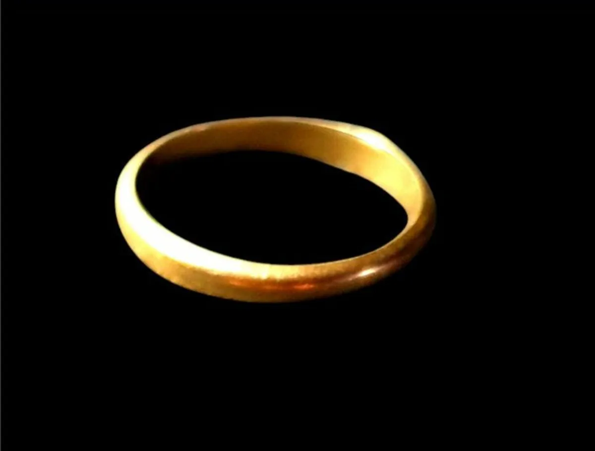 Vintage Hallmarked 9ct Gold Wedding Ring - Image 1