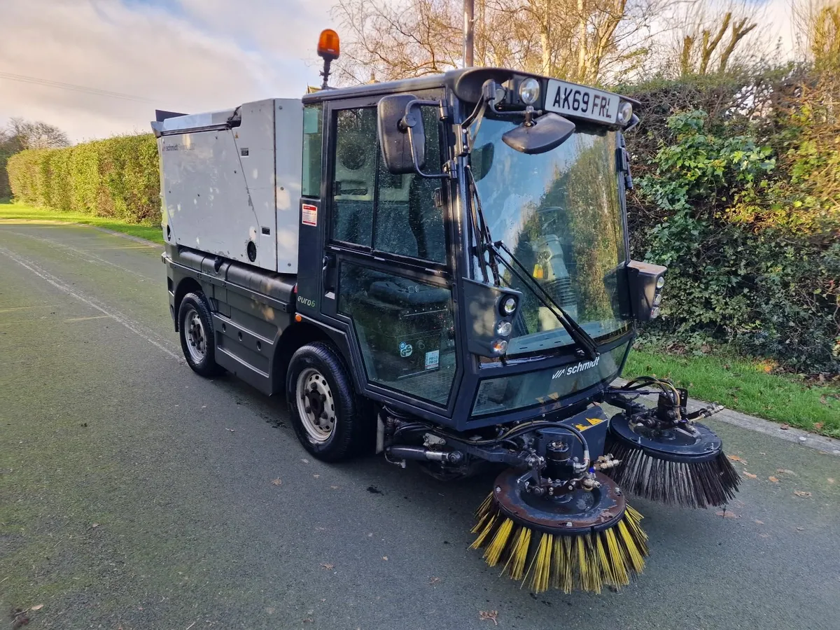2019 Schmidt Swingo 200+ Road Sweeper Roadsweeper - Image 1