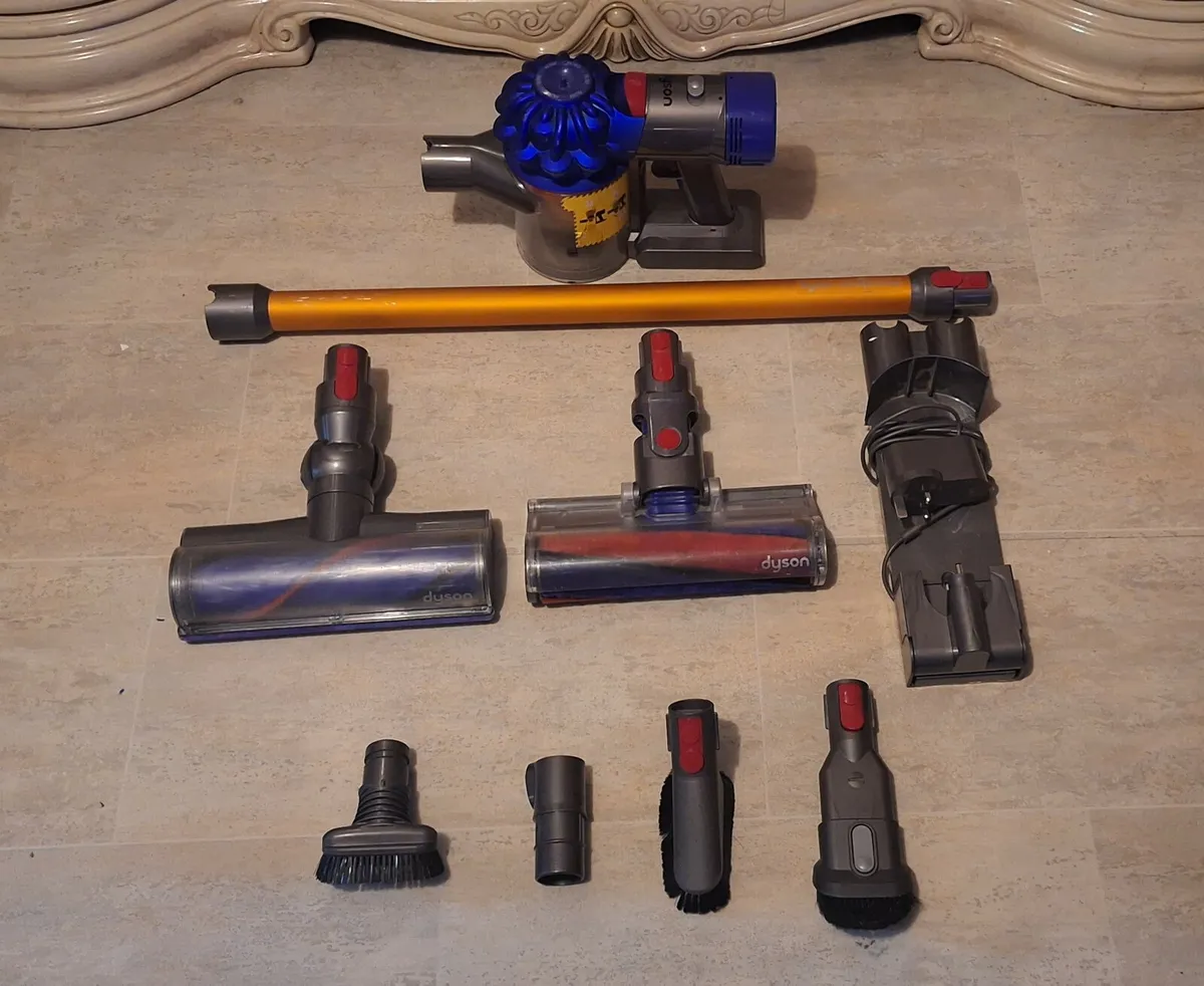Dyson v8 vacuum cleaner - Image 2