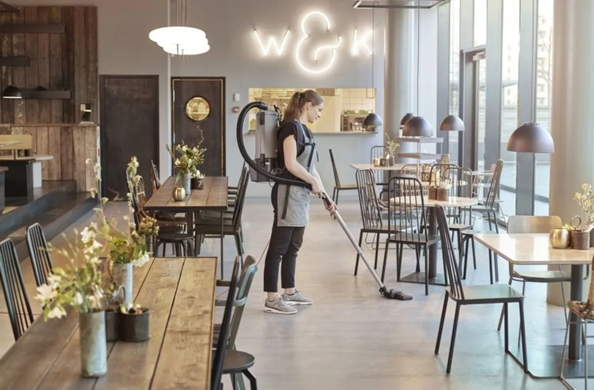 Nilfisk GD5 Hepa Backpack vaccum - Image 2