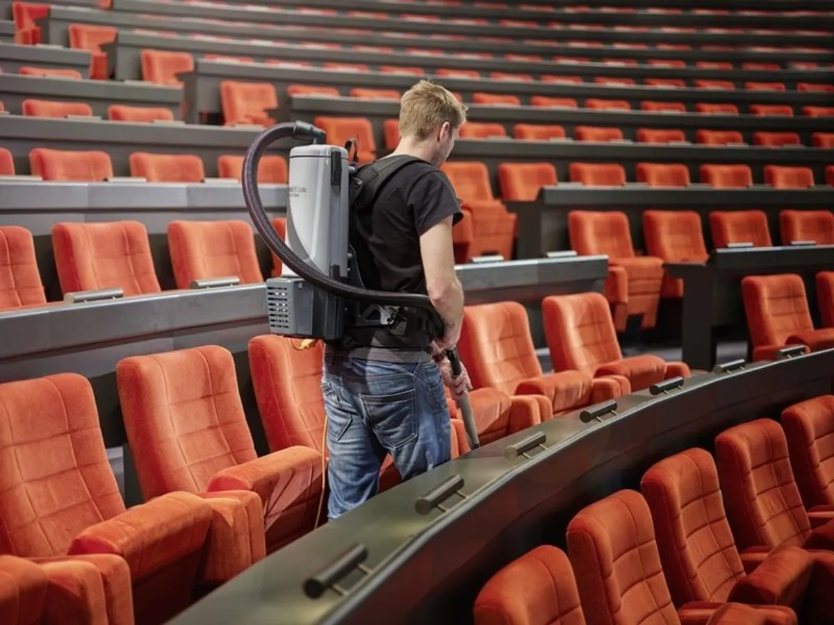 Nilfisk GD5 Hepa Backpack vaccum - Image 3