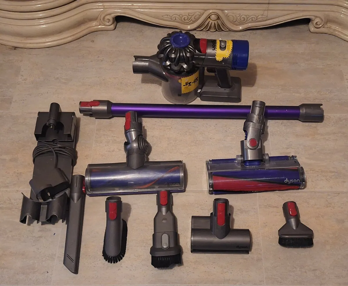 Dyson v8 vacuum cleaner  in good condition working - Image 1