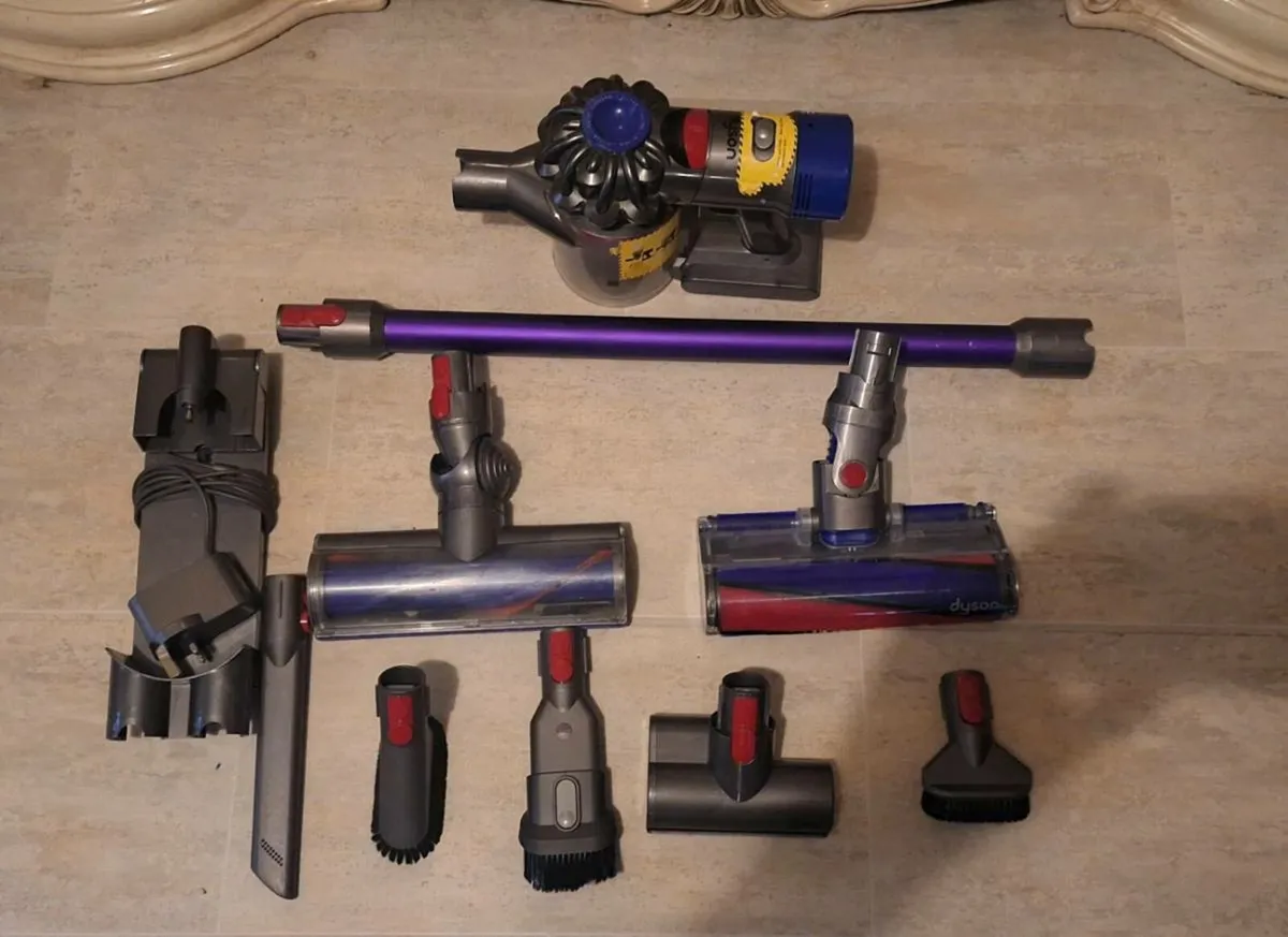 Dyson v8 vacuum cleaner  in good condition working - Image 2