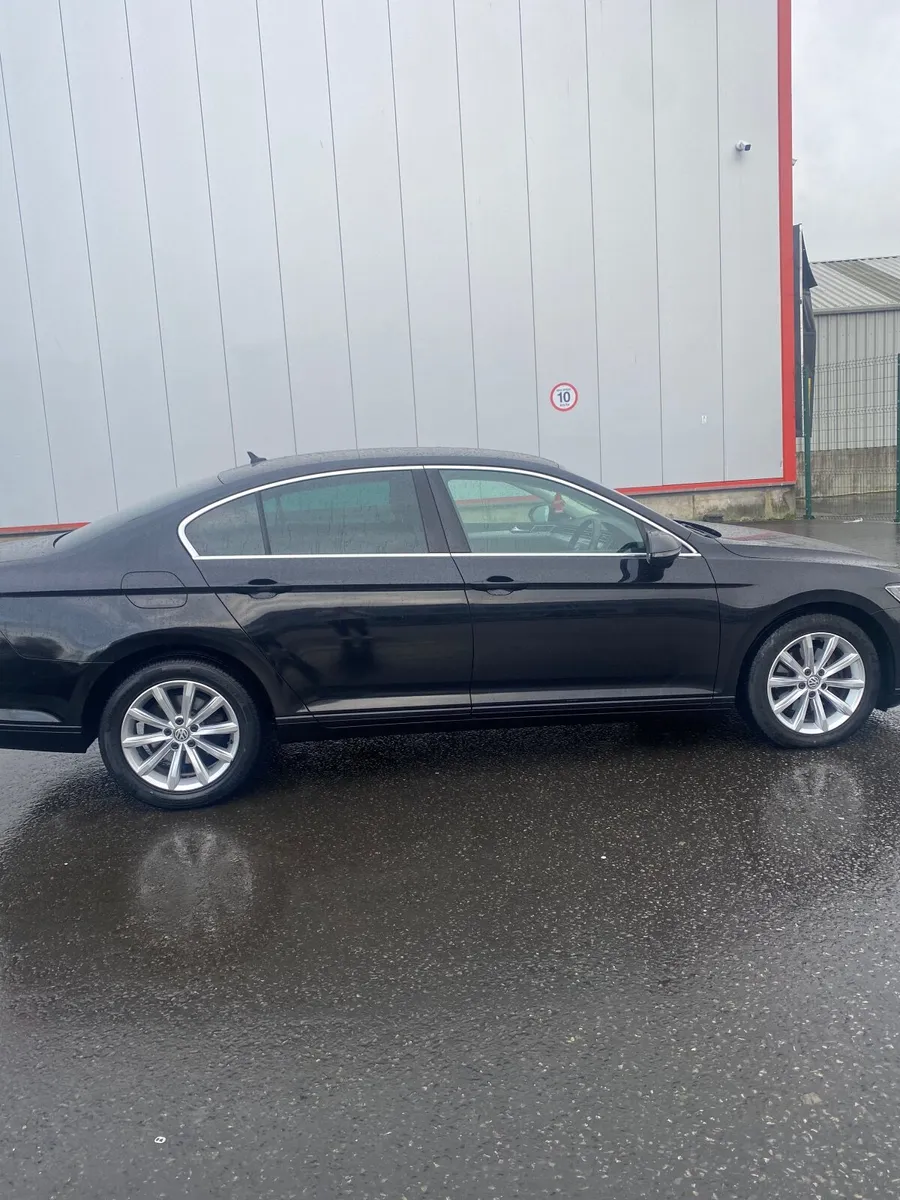 Volkswagen Passat Black 171 2.0 - Image 2
