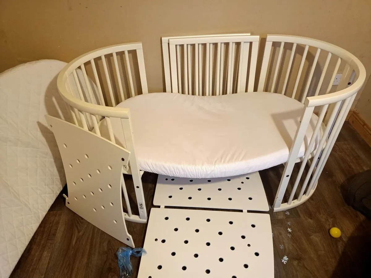 Stokke Sleepi White Baby Cot - Image 1