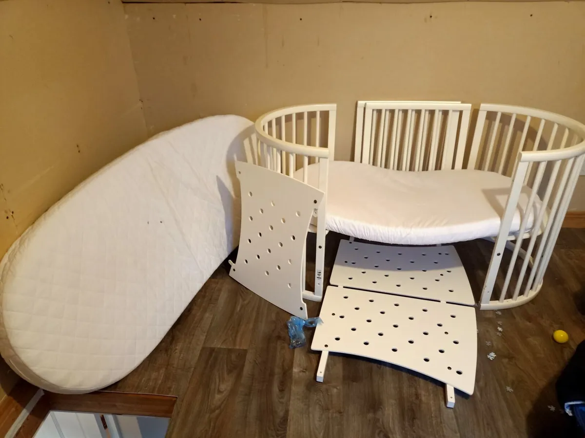 Stokke Sleepi White Baby Cot - Image 2