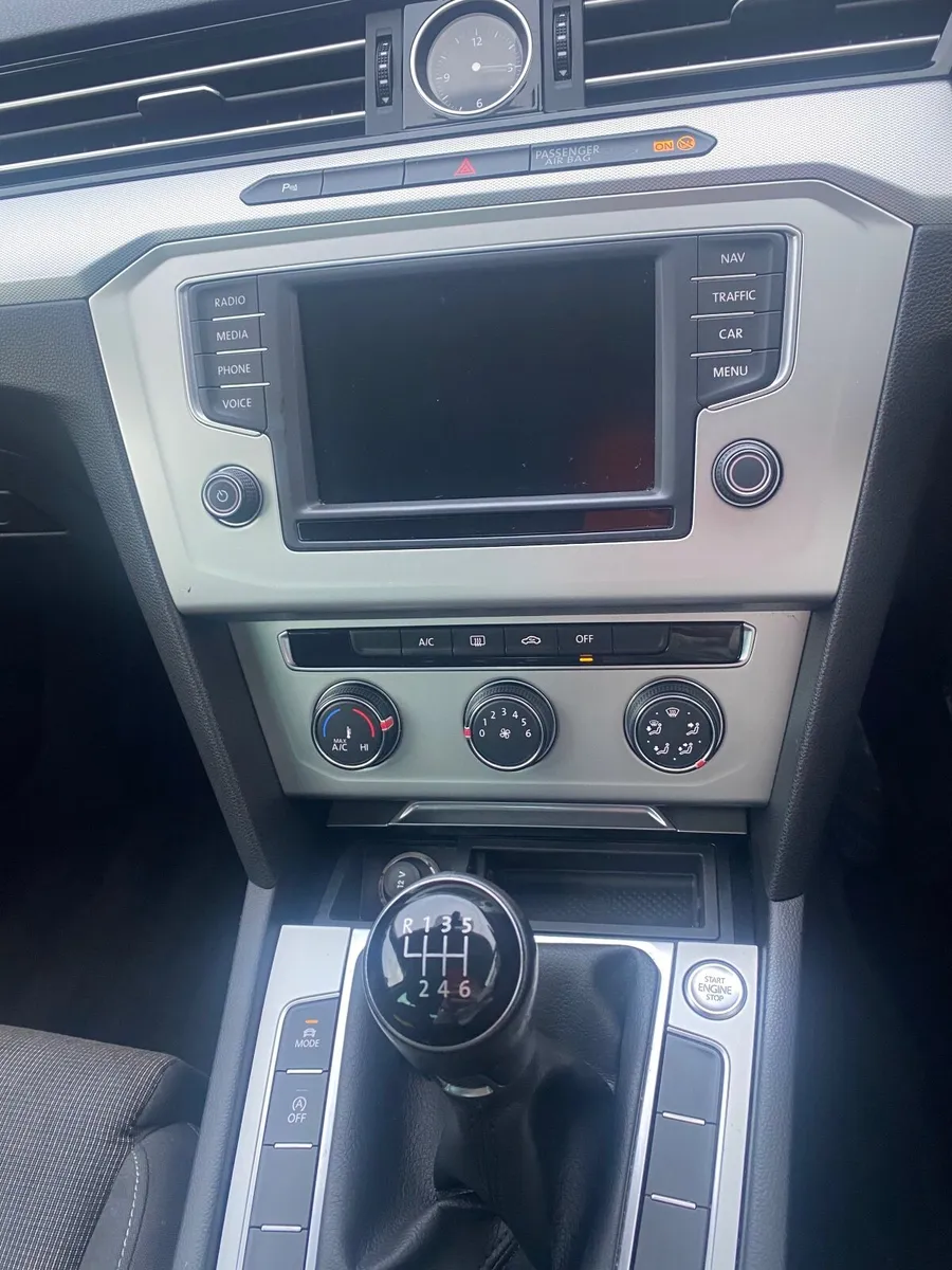 Volkswagen Passat Black 171 2.0 - Image 3