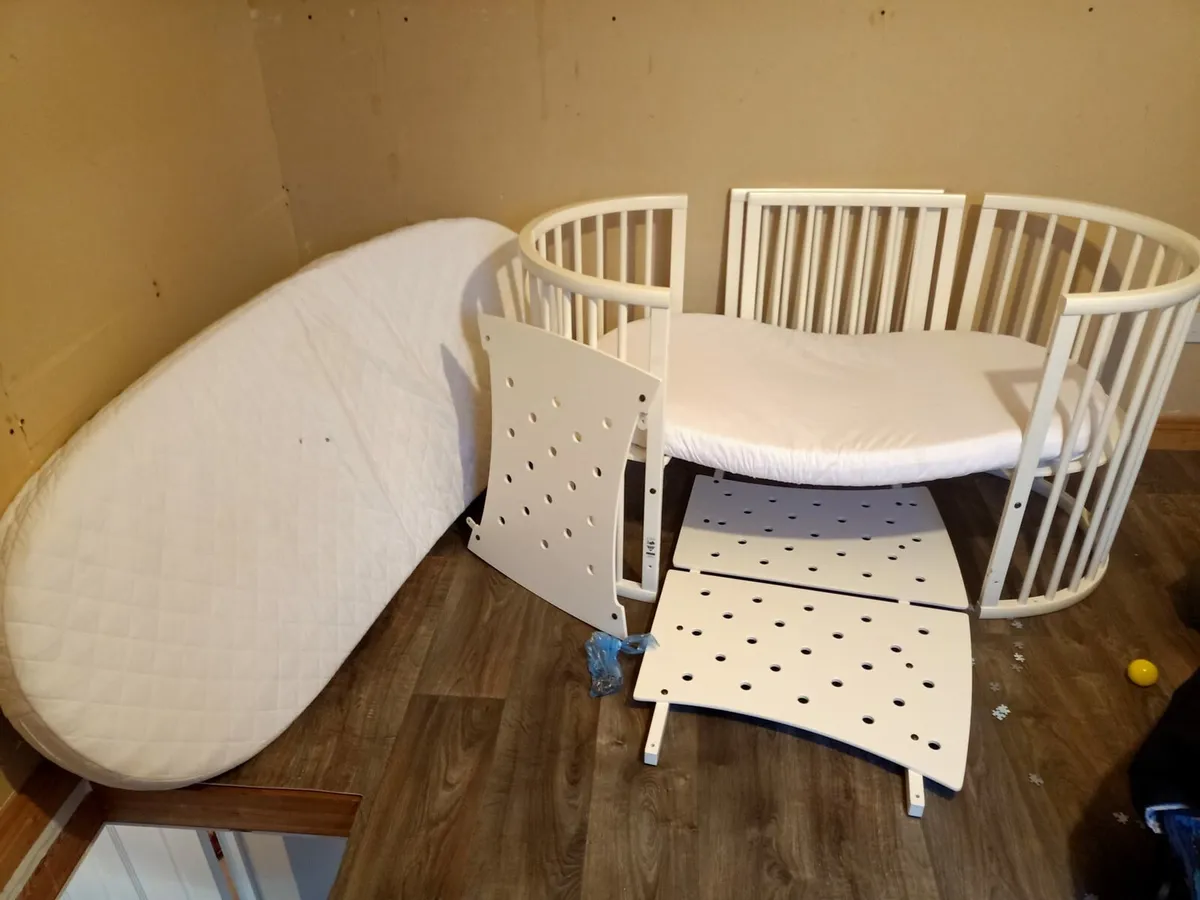 Stokke Sleepi White Baby Cot - Image 3