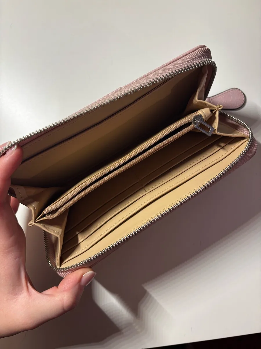 Guess purse - Image 2