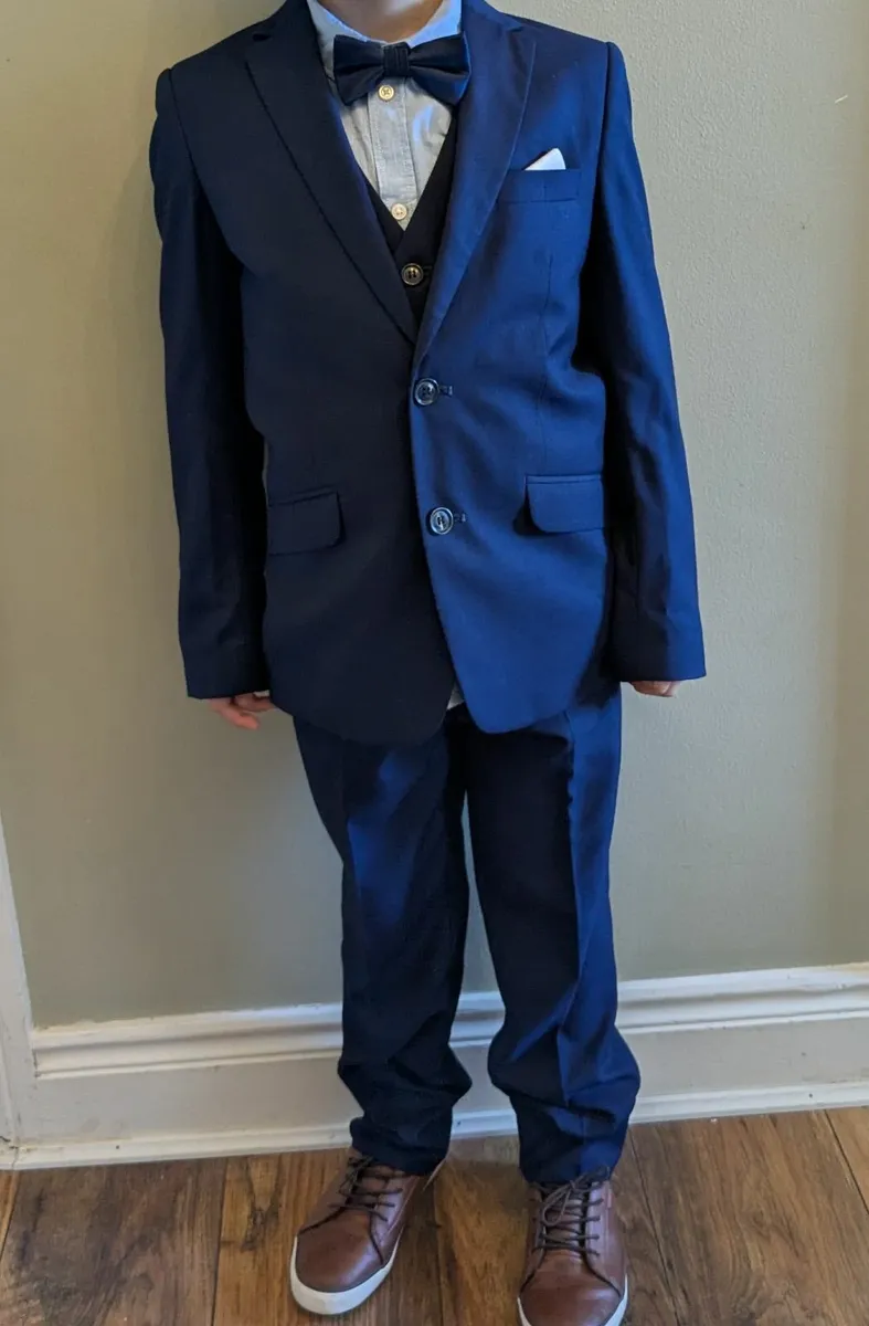 Boys suits  size 6 and 9 - Image 1