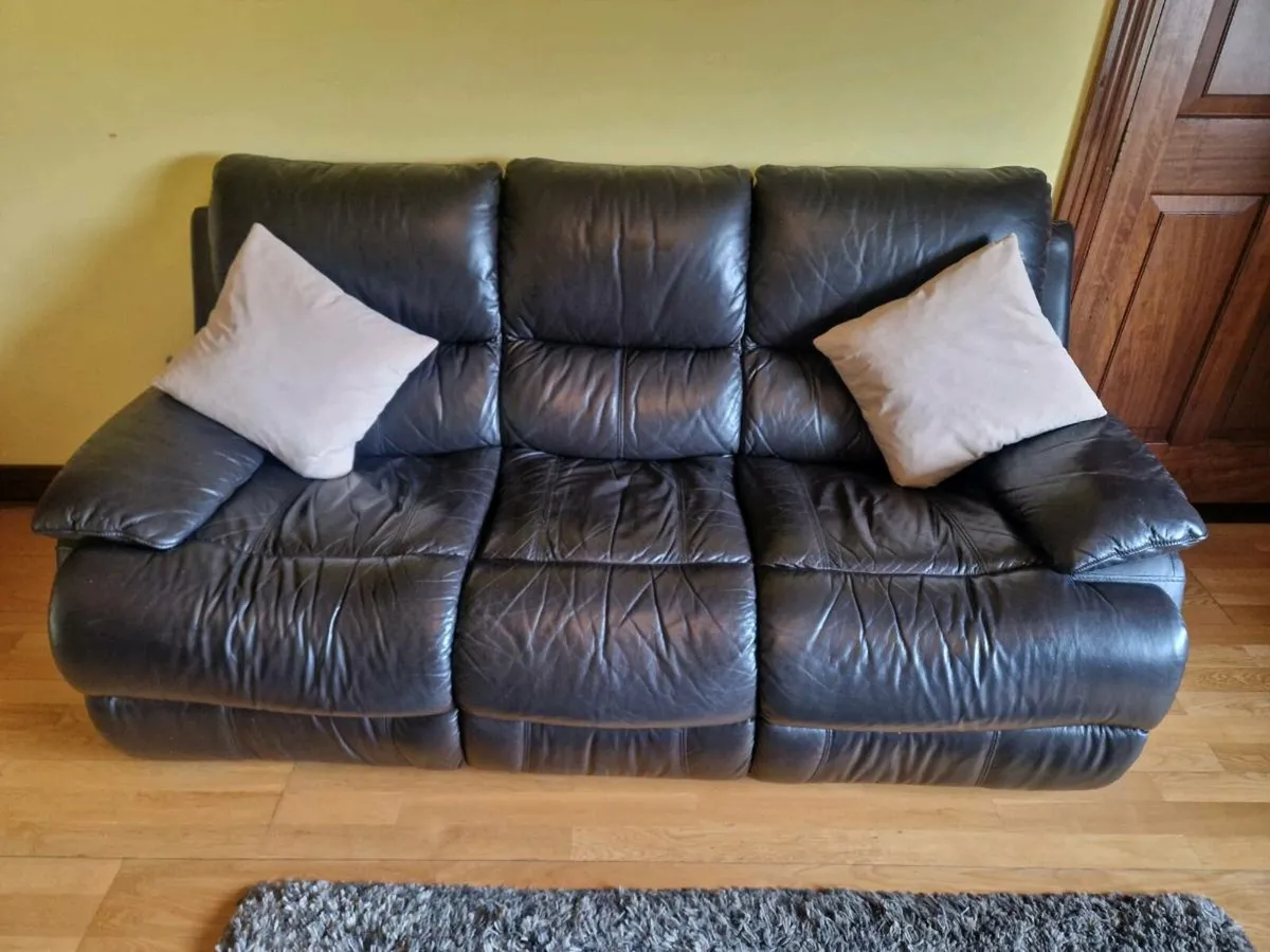 3 and 2 leather suite furniture - Image 1