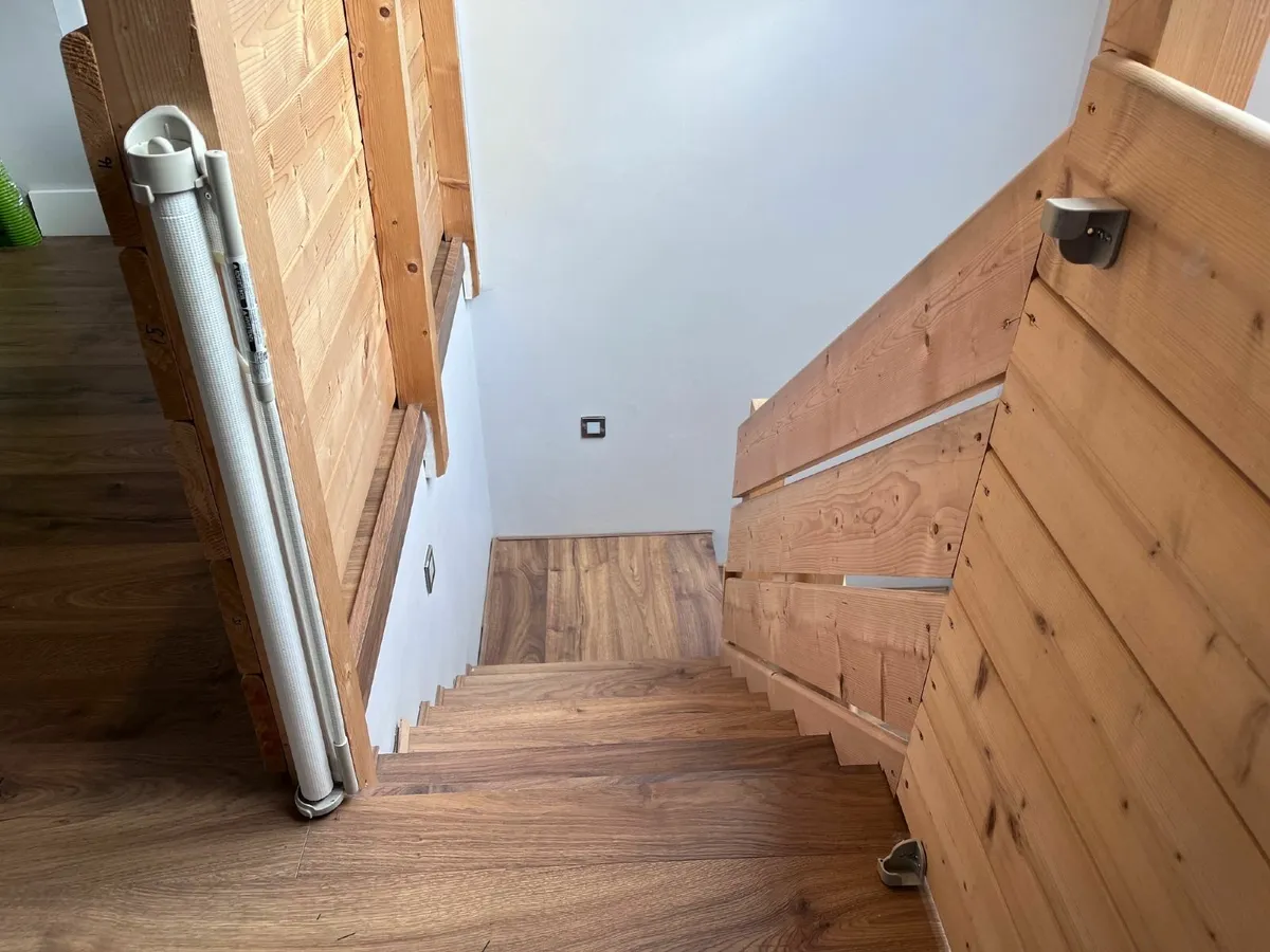 2 x White Dreambaby Retractable Stair Gate - Image 3