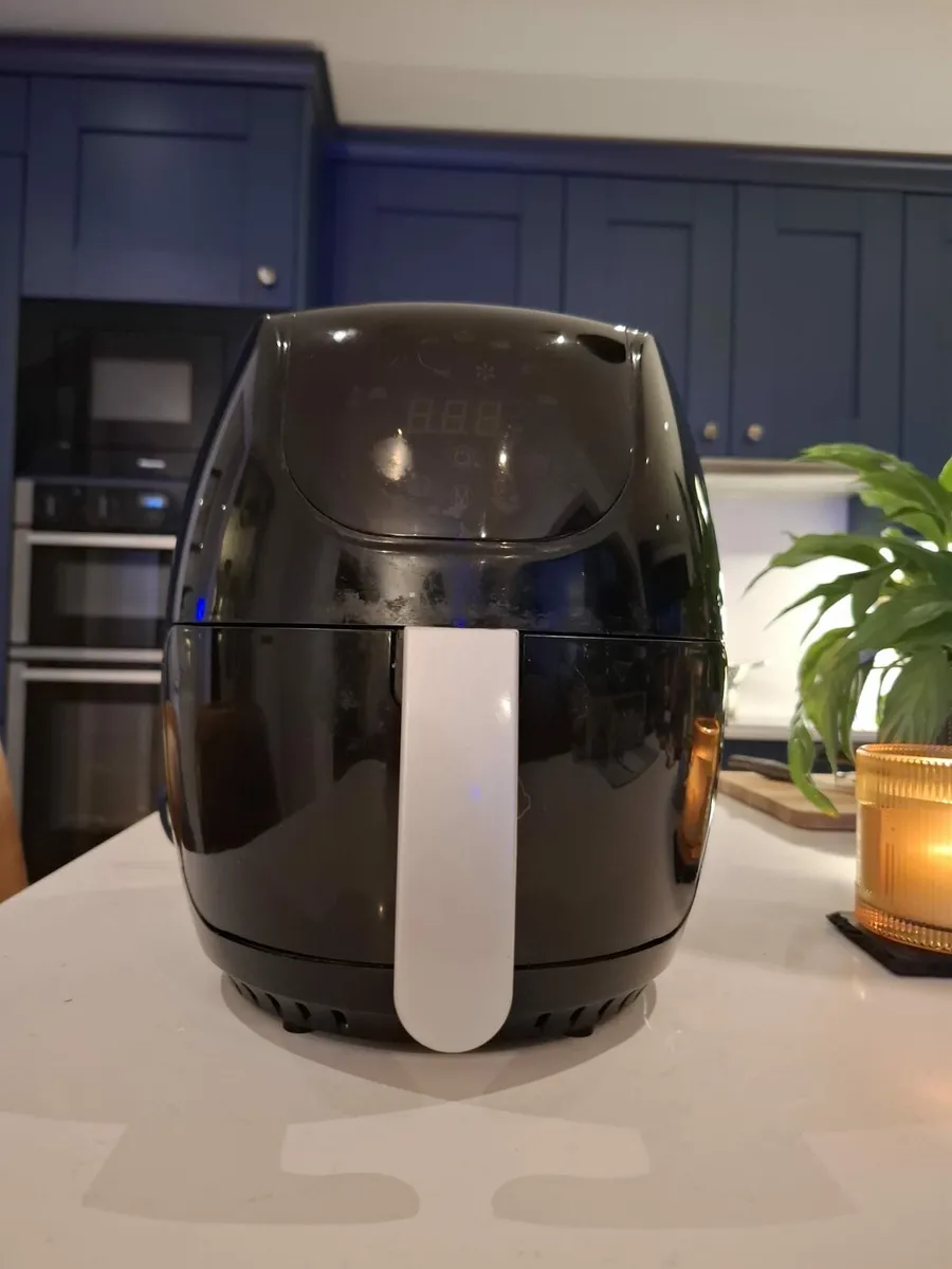Air fryer - Image 1