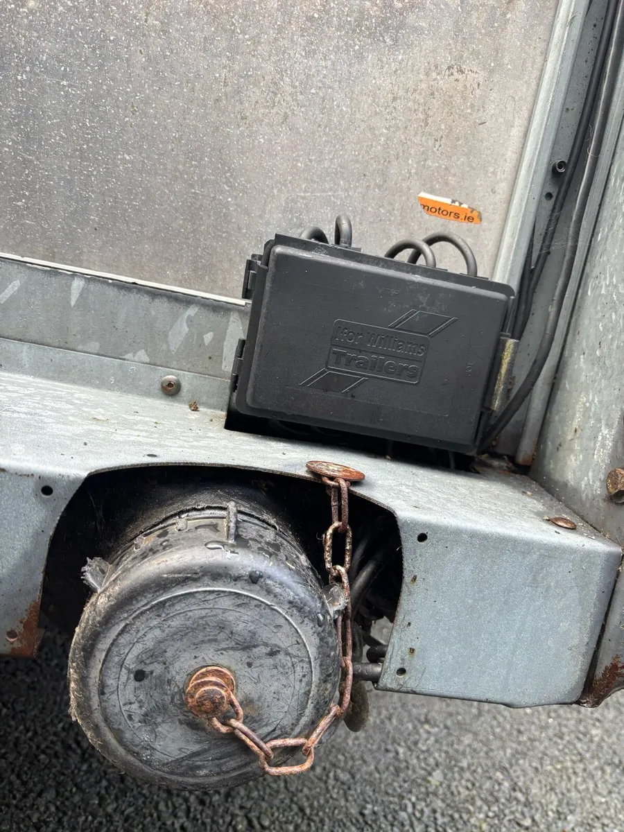 14 foot Iforwilliams trailer with decks - Image 4