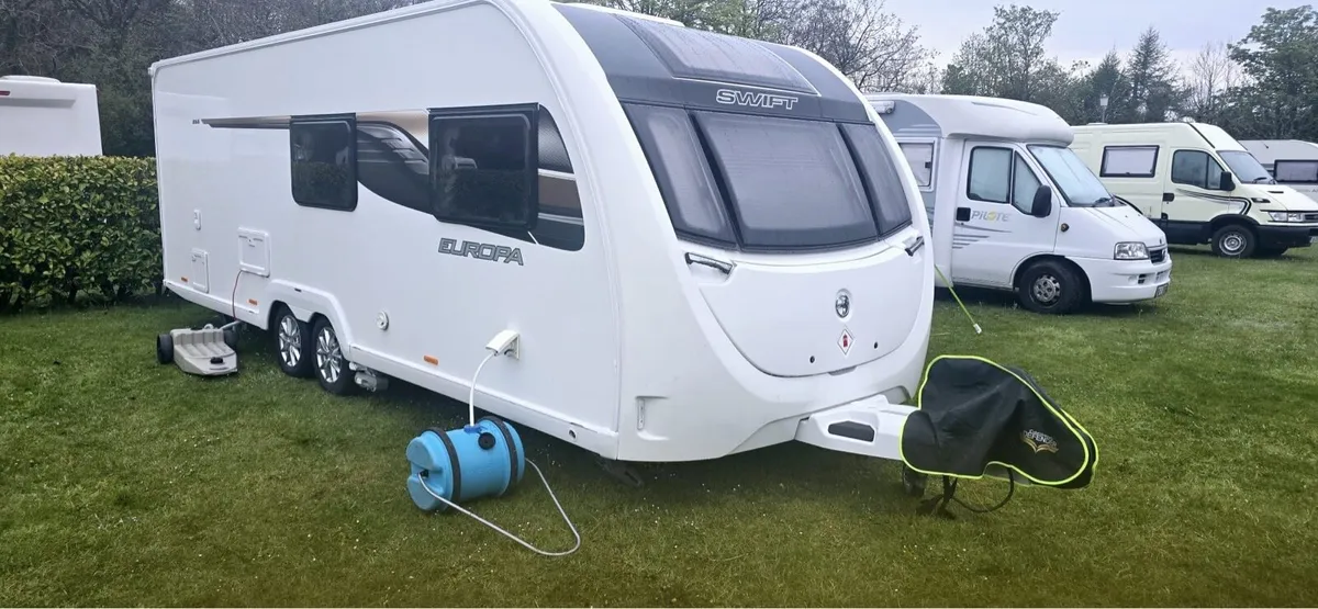 Swift Europa 886 - 6 Berth - Image 2