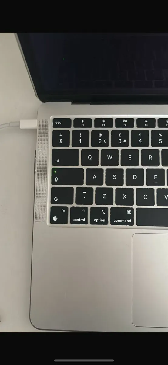 Apple MacBook Air - Image 3