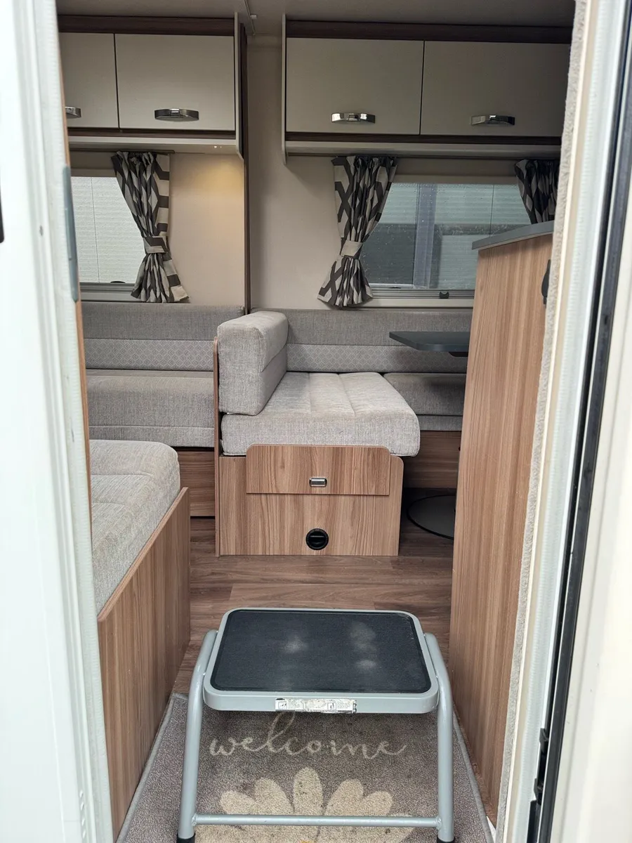 Swift Europa 886 - 6 Berth - Image 4