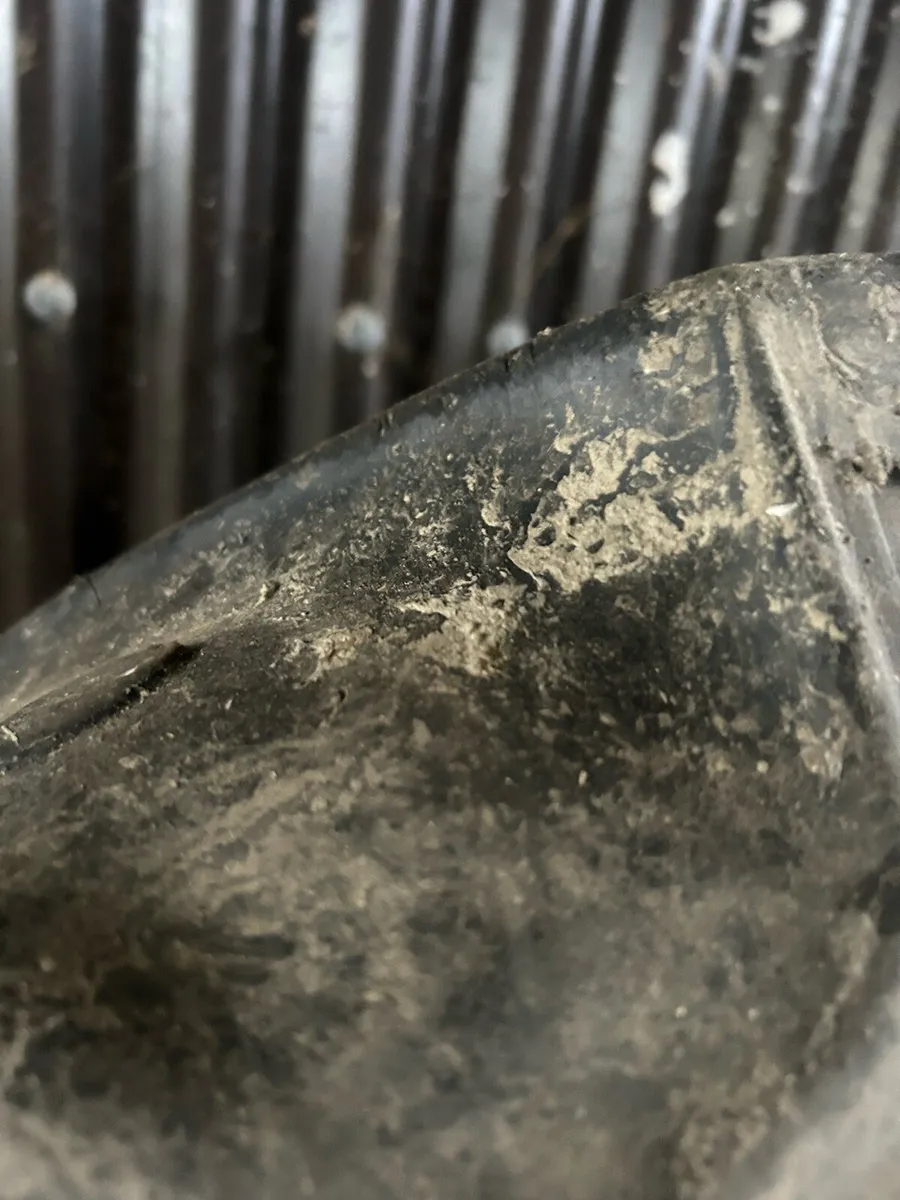 New Holland front rims with tyres - Image 2