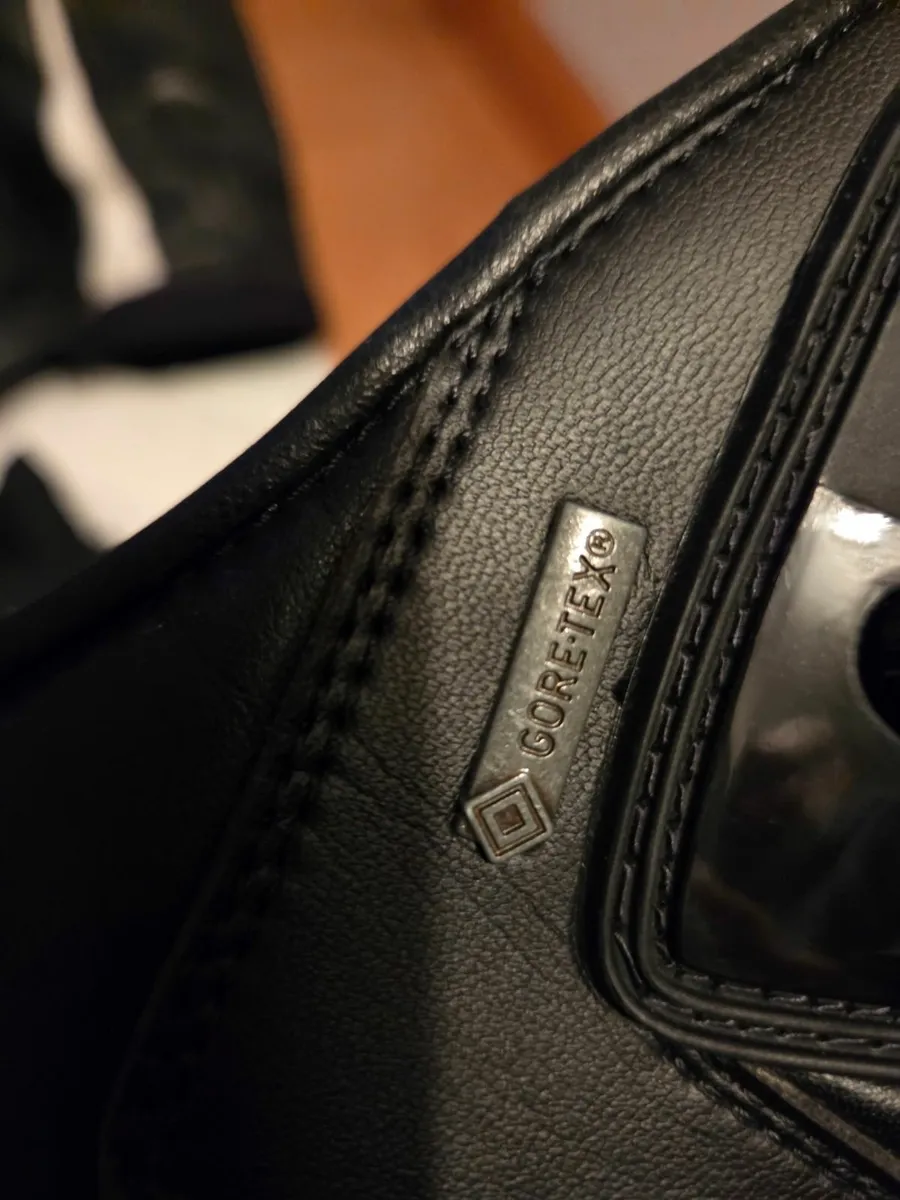 Motorcycle clothing and quadlock cases - Image 3