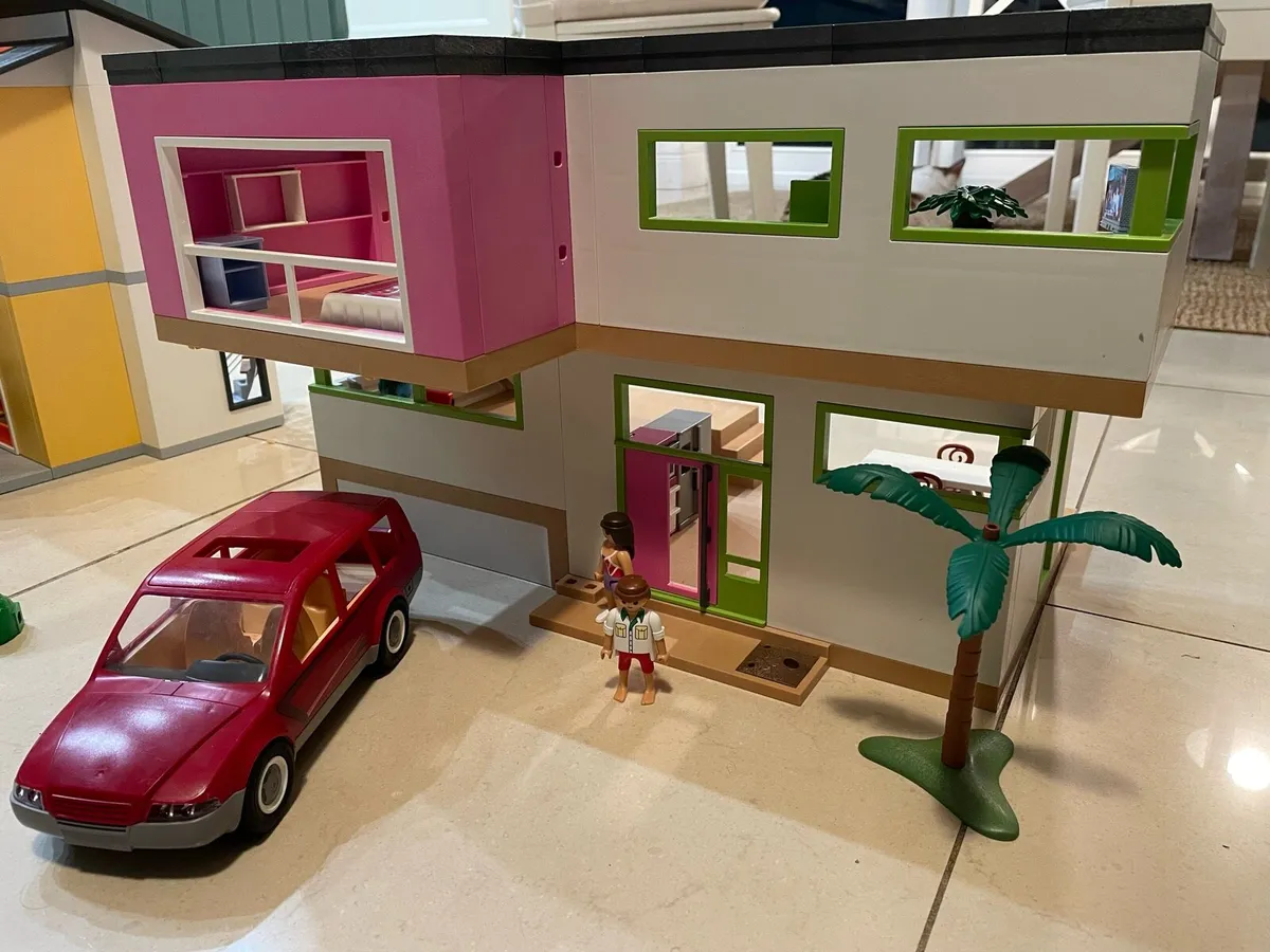 Playmobil Modern Luxury Mansion - Image 1