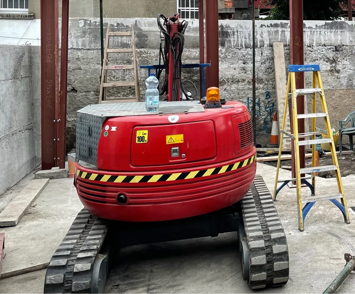 3 tonne mobile tracked crane - Image 3