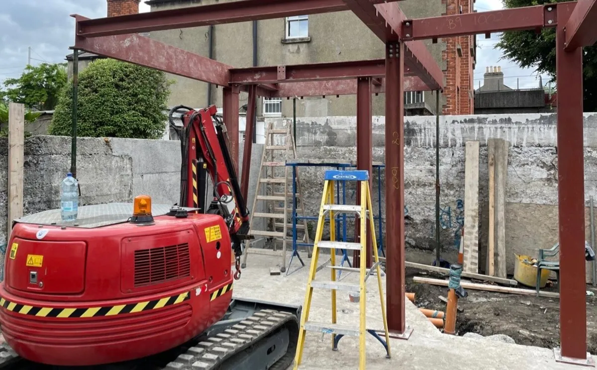 3 tonne mobile tracked crane - Image 2