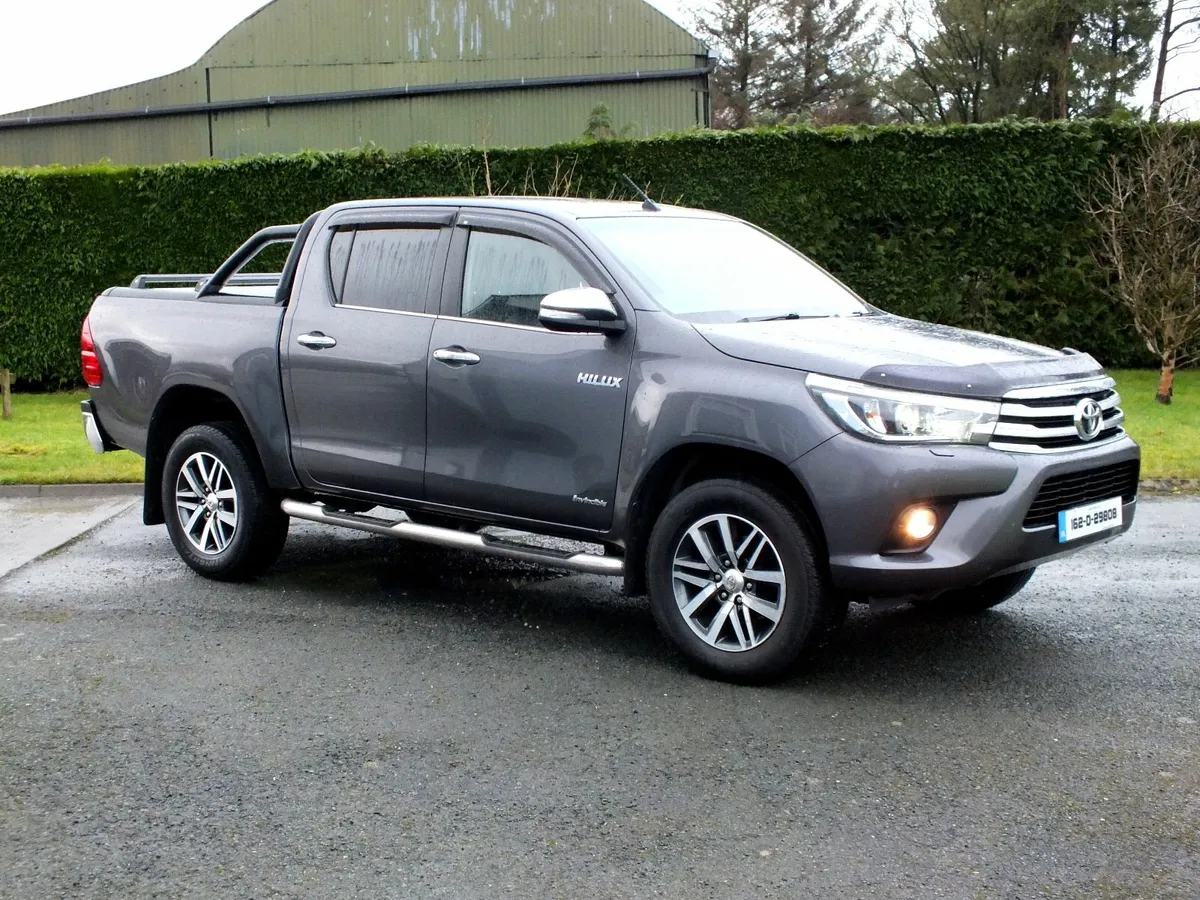 2016 Toyota Hilux Invincible low miles - Image 4