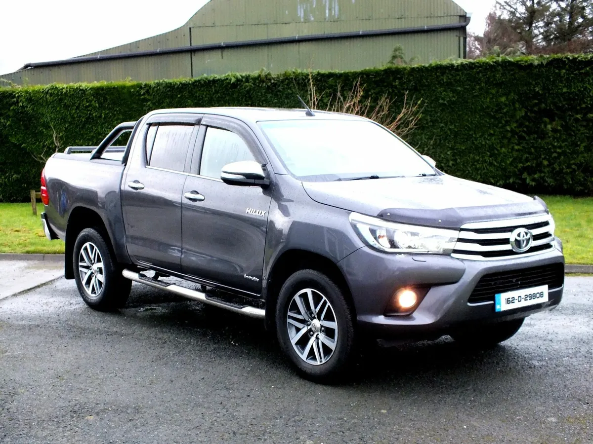 2016 Toyota Hilux Invincible low miles - Image 3