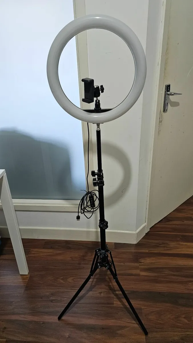 Ring Light LED Desktop Light with Tripod Stan - Image 3