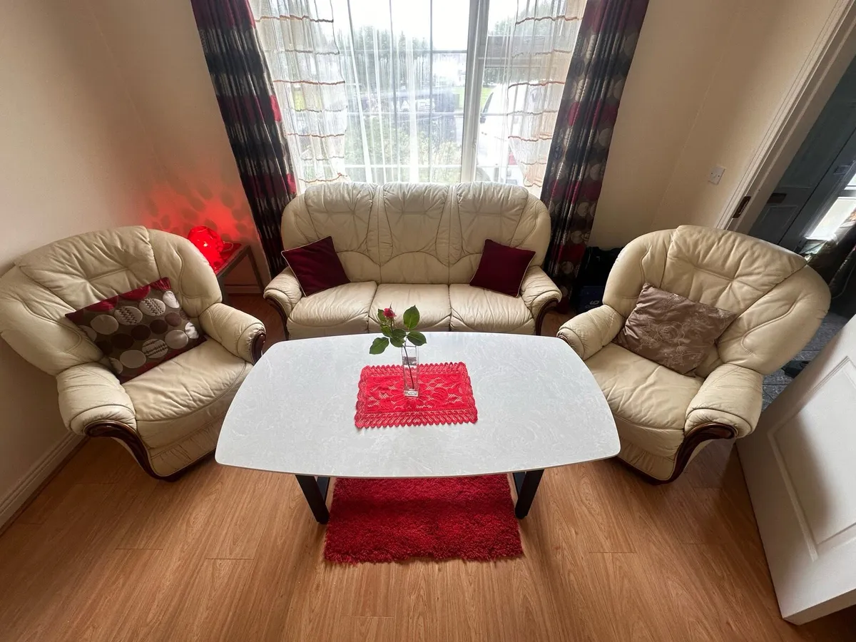 Living room set (3,2 and 2x1 seaters + table) - Image 2